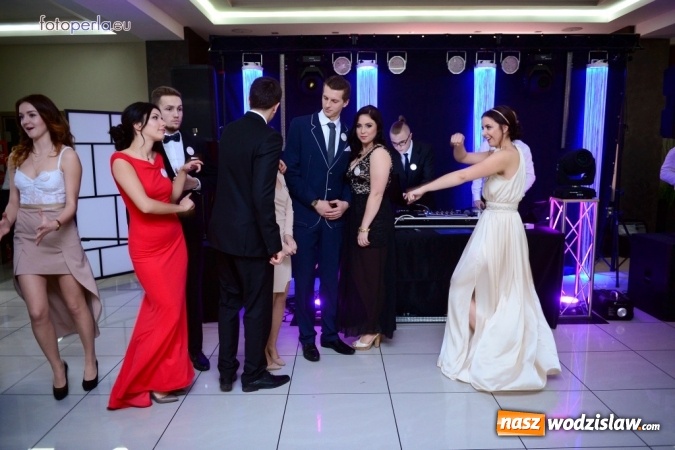 Zdjęcie w galerii na portalu naszwodzislaw.com: Maturzyści z Tischnera bawili się w radlińskim Premium wiadomości z regionu