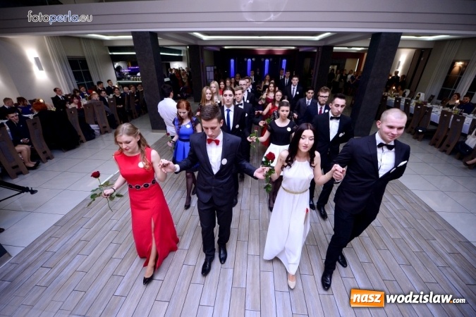 Zdjęcie w galerii na portalu naszwodzislaw.com: Maturzyści z Tischnera bawili się w radlińskim Premium wiadomości z regionu