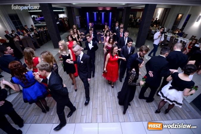 Zdjęcie w galerii na portalu naszwodzislaw.com: Maturzyści z Tischnera bawili się w radlińskim Premium wiadomości z regionu