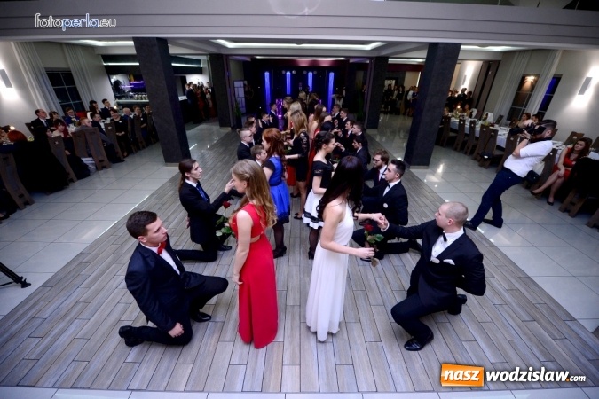 Zdjęcie w galerii na portalu naszwodzislaw.com: Maturzyści z Tischnera bawili się w radlińskim Premium wiadomości z regionu