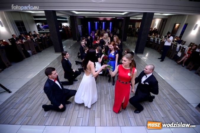 Zdjęcie w galerii na portalu naszwodzislaw.com: Maturzyści z Tischnera bawili się w radlińskim Premium wiadomości z regionu