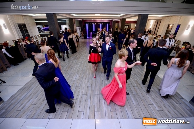 Zdjęcie w galerii na portalu naszwodzislaw.com: Maturzyści z Tischnera bawili się w radlińskim Premium wiadomości z regionu