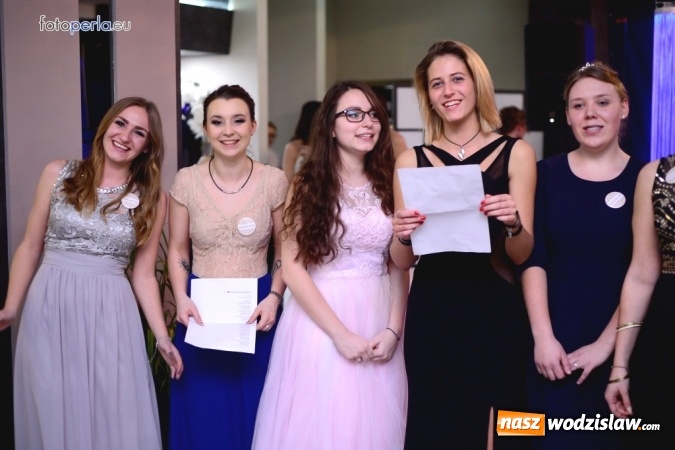 Zdjęcie w galerii na portalu naszwodzislaw.com: Maturzyści z Tischnera bawili się w radlińskim Premium wiadomości z regionu