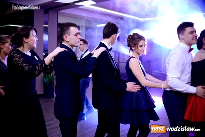 Zdjęcie w galerii na portalu naszwodzislaw.com: Maturzyści z Tischnera bawili się w radlińskim Premium wiadomości z regionu