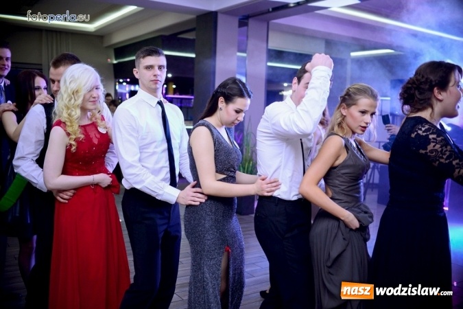 Zdjęcie w galerii na portalu naszwodzislaw.com: Maturzyści z Tischnera bawili się w radlińskim Premium wiadomości z regionu