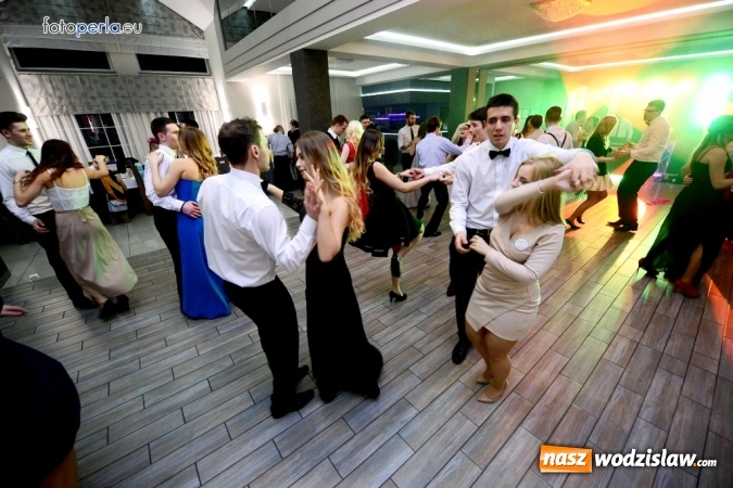 Zdjęcie w galerii na portalu naszwodzislaw.com: Maturzyści z Tischnera bawili się w radlińskim Premium wiadomości z regionu