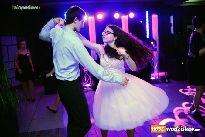 Zdjęcie w galerii na portalu naszwodzislaw.com: Maturzyści z Tischnera bawili się w radlińskim Premium wiadomości z regionu