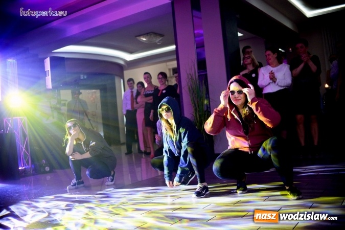 Zdjęcie w galerii na portalu naszwodzislaw.com: Maturzyści z Tischnera bawili się w radlińskim Premium wiadomości z regionu