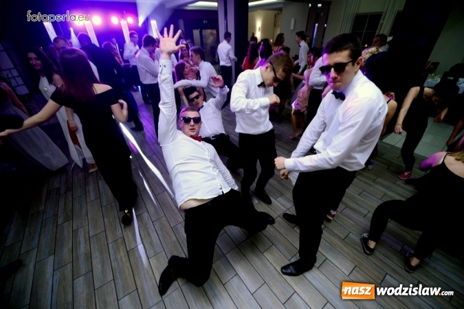 Zdjęcie w galerii na portalu naszwodzislaw.com: Maturzyści z Tischnera bawili się w radlińskim Premium wiadomości z regionu