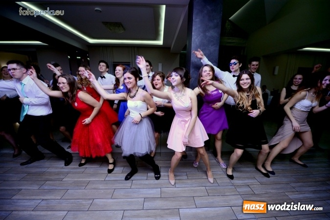 Zdjęcie w galerii na portalu naszwodzislaw.com: Maturzyści z Tischnera bawili się w radlińskim Premium wiadomości z regionu