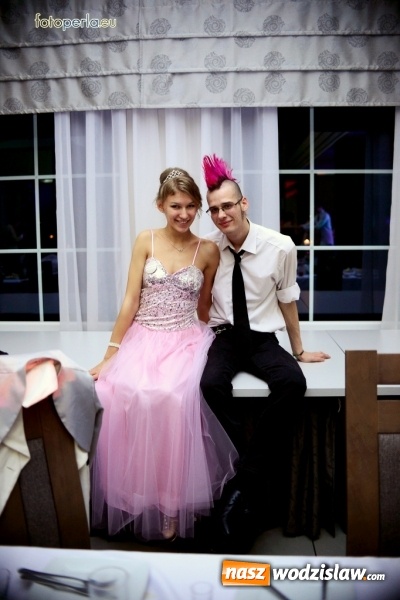 Zdjęcie w galerii na portalu naszwodzislaw.com: Maturzyści z Tischnera bawili się w radlińskim Premium wiadomości z regionu