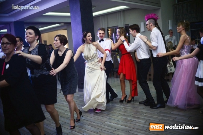 Zdjęcie w galerii na portalu naszwodzislaw.com: Maturzyści z Tischnera bawili się w radlińskim Premium wiadomości z regionu