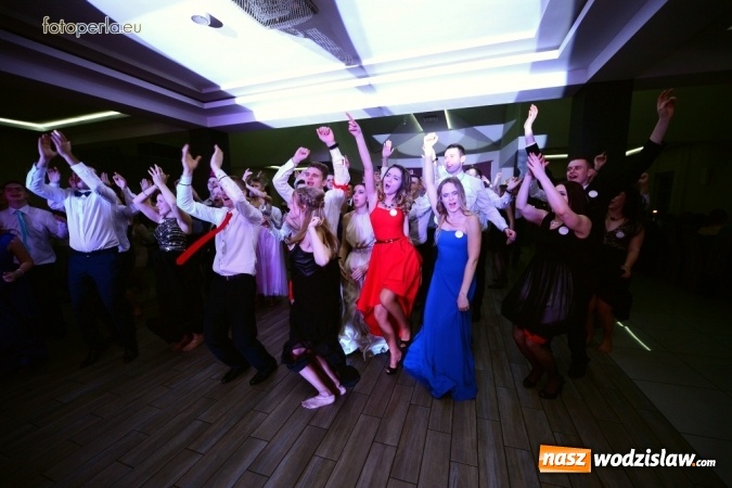 Zdjęcie w galerii na portalu naszwodzislaw.com: Maturzyści z Tischnera bawili się w radlińskim Premium wiadomości z regionu