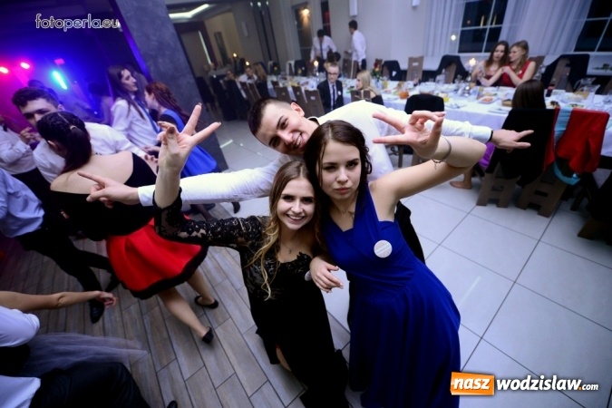 Zdjęcie w galerii na portalu naszwodzislaw.com: Maturzyści z Tischnera bawili się w radlińskim Premium wiadomości z regionu