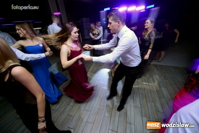 Zdjęcie w galerii na portalu naszwodzislaw.com: Maturzyści z Tischnera bawili się w radlińskim Premium wiadomości z regionu