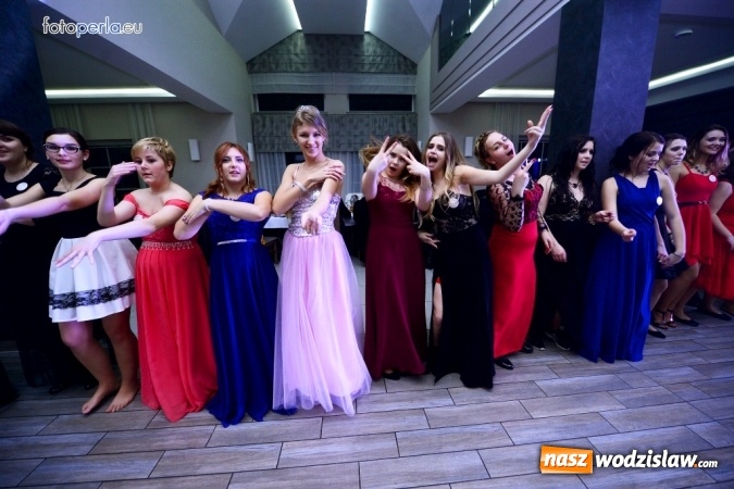 Zdjęcie w galerii na portalu naszwodzislaw.com: Maturzyści z Tischnera bawili się w radlińskim Premium wiadomości z regionu