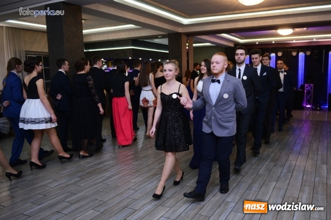 Zdjęcie w galerii na portalu naszwodzislaw.com: Maturzyści z Tischnera bawili się w radlińskim Premium wiadomości z regionu