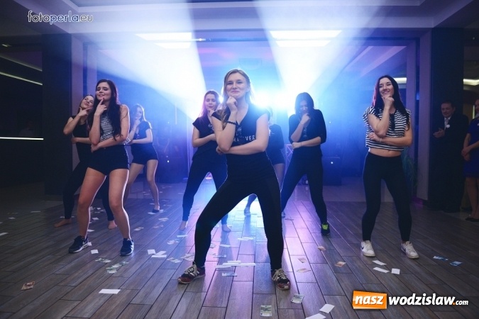 Zdjęcie w galerii na portalu naszwodzislaw.com: Maturzyści z Tischnera bawili się w radlińskim Premium wiadomości z regionu