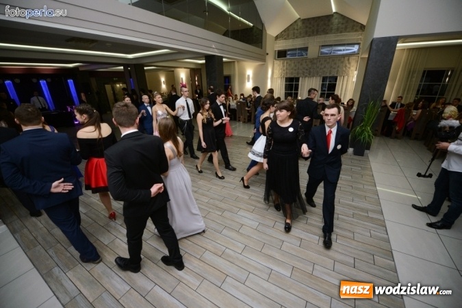 Zdjęcie w galerii na portalu naszwodzislaw.com: Maturzyści z Tischnera bawili się w radlińskim Premium wiadomości z regionu