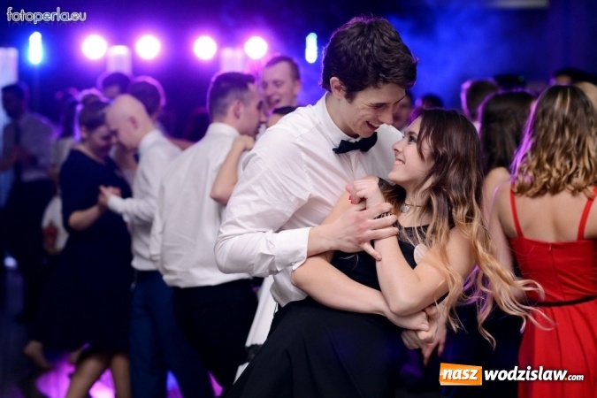 Zdjęcie w galerii na portalu naszwodzislaw.com: Maturzyści z Tischnera bawili się w radlińskim Premium wiadomości z regionu