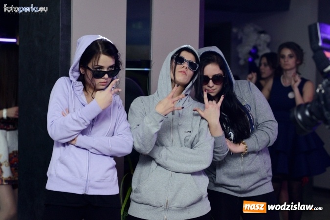 Zdjęcie w galerii na portalu naszwodzislaw.com: Maturzyści z Tischnera bawili się w radlińskim Premium wiadomości z regionu