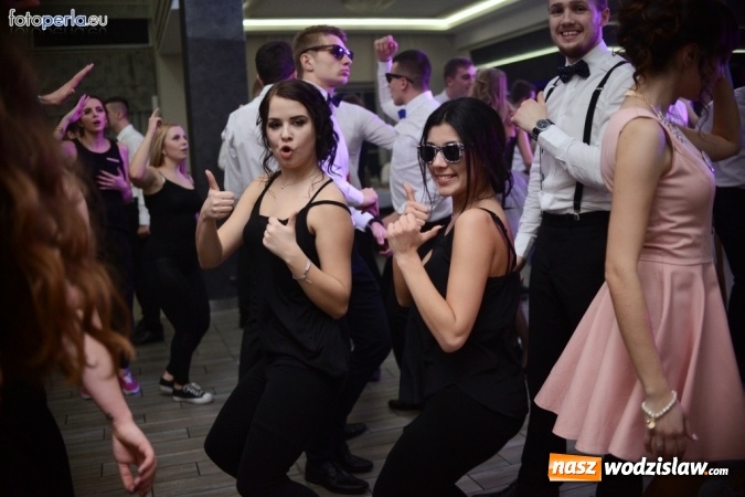 Zdjęcie w galerii na portalu naszwodzislaw.com: Maturzyści z Tischnera bawili się w radlińskim Premium wiadomości z regionu