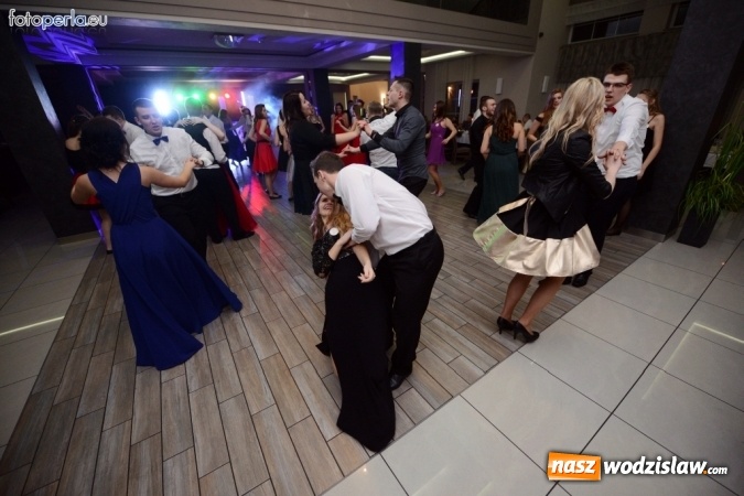 Zdjęcie w galerii na portalu naszwodzislaw.com: Maturzyści z Tischnera bawili się w radlińskim Premium wiadomości z regionu