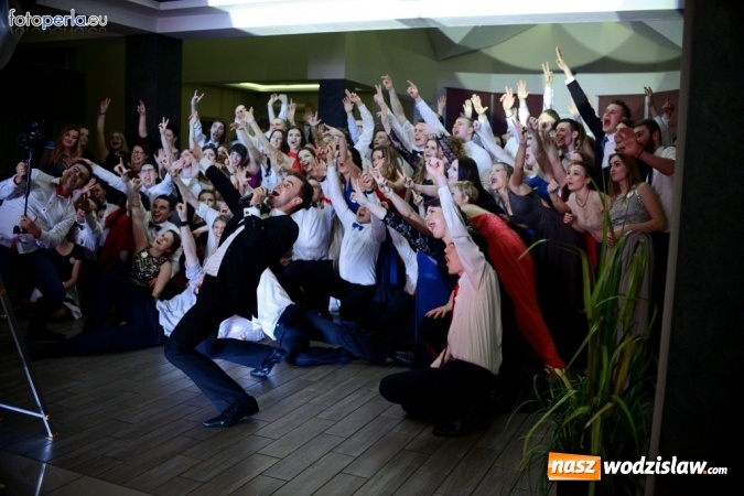 Zdjęcie w galerii na portalu naszwodzislaw.com: Maturzyści z Tischnera bawili się w radlińskim Premium wiadomości z regionu