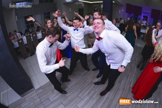 Zdjęcie w galerii na portalu naszwodzislaw.com: Maturzyści z Tischnera bawili się w radlińskim Premium wiadomości z regionu