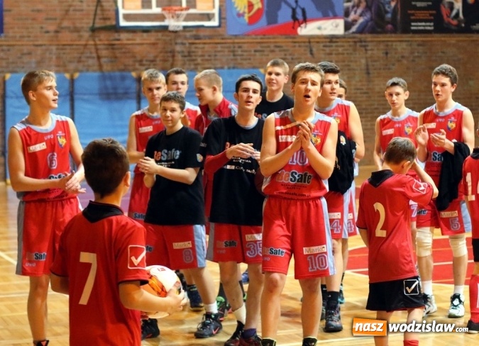 Zdjęcie w galerii na portalu naszwodzislaw.com: Koszykarze MKS Wodzisław wygrywają po raz trzeci w finale 