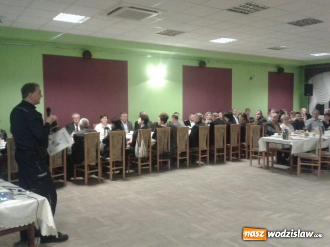 Zdjęcie w galerii na portalu naszwodzislaw.com: Wodzisławscy policjanci promują bezpieczeństwo wśród seniorów  wiadomości z regionu
