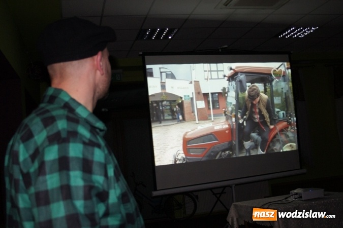 Zdjęcie w galerii na portalu naszwodzislaw.com: Rolnik szukał żony na Biesiadzie Rolniczej 2016 w Połomi wiadomości z regionu