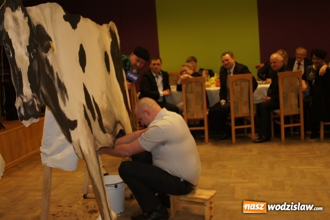 Zdjęcie w galerii na portalu naszwodzislaw.com: Rolnik szukał żony na Biesiadzie Rolniczej 2016 w Połomi wiadomości z regionu