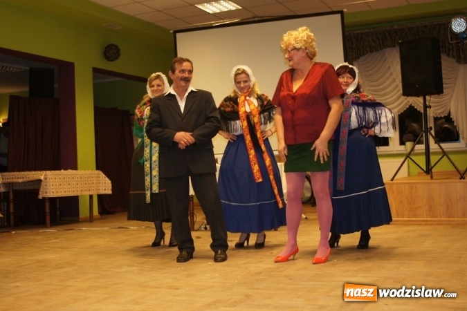 Zdjęcie w galerii na portalu naszwodzislaw.com: Rolnik szukał żony na Biesiadzie Rolniczej 2016 w Połomi wiadomości z regionu