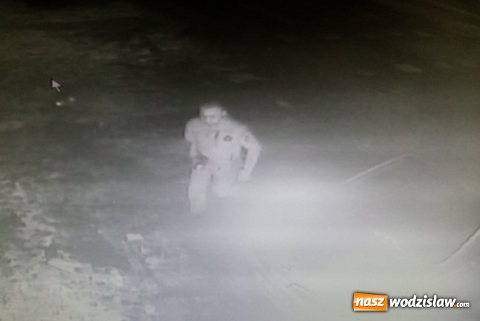 Zdjęcie w galerii na portalu naszwodzislaw.com: Rozpoznajesz tego mężczyznę? Pomóż policji w odnalezieniu sprawców dewastacji jednego z budynków w Radlinie wiadomości z regionu