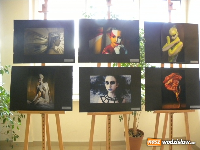 Zdjęcie w galerii na portalu naszwodzislaw.com: Malarstwo ciała na fotografii w Galerii pod Fikusem wiadomości z regionu