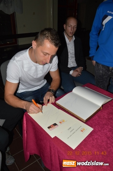 Zdjęcie w galerii na portalu naszwodzislaw.com: Kamil Wilczek - czołowy polski piłkarz grający we włoskiej serie A – CARPI FC 1909 odwiedził Gimnazjum numer 3  wiadomości z regionu