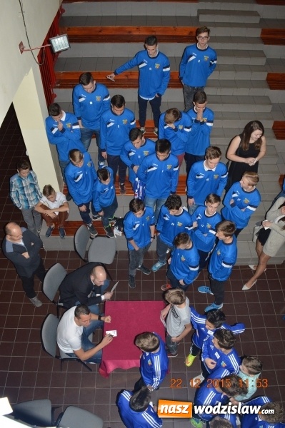 Zdjęcie w galerii na portalu naszwodzislaw.com: Kamil Wilczek - czołowy polski piłkarz grający we włoskiej serie A – CARPI FC 1909 odwiedził Gimnazjum numer 3  wiadomości z regionu