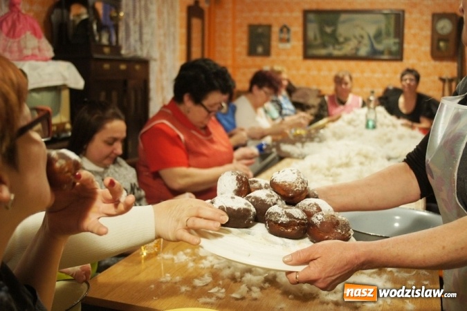 Zdjęcie w galerii na portalu naszwodzislaw.com: KGW w Gogołowej zorganizowało tradycyjne skubanie pierza w Izbie Regionalnej wiadomości z regionu