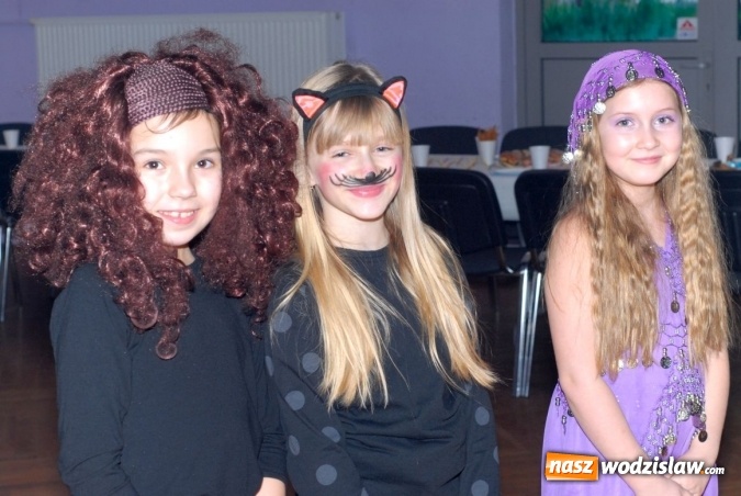 Zdjęcie w galerii na portalu naszwodzislaw.com: Balik przebierańców w WDK Syrynia  wiadomości z regionu
