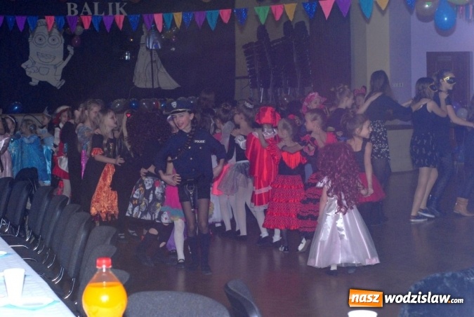 Zdjęcie w galerii na portalu naszwodzislaw.com: Balik przebierańców w WDK Syrynia  wiadomości z regionu