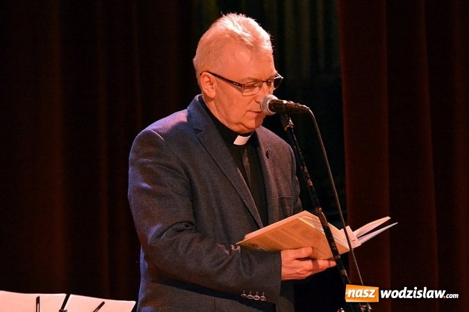 Zdjęcie w galerii na portalu naszwodzislaw.com: Młodzi artyści zmierzyli się z tw&oacute;rczością zespołu 