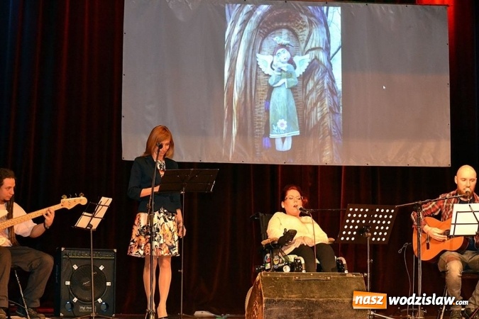 Zdjęcie w galerii na portalu naszwodzislaw.com: Młodzi artyści zmierzyli się z tw&oacute;rczością zespołu 