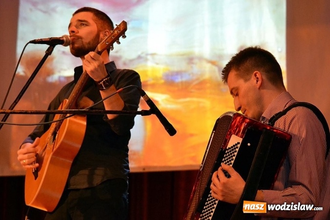 Zdjęcie w galerii na portalu naszwodzislaw.com: Młodzi artyści zmierzyli się z tw&oacute;rczością zespołu 