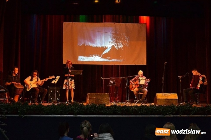 Zdjęcie w galerii na portalu naszwodzislaw.com: Młodzi artyści zmierzyli się z tw&oacute;rczością zespołu 