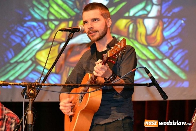 Zdjęcie w galerii na portalu naszwodzislaw.com: Młodzi artyści zmierzyli się z tw&oacute;rczością zespołu 