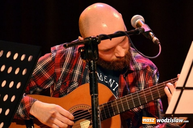 Zdjęcie w galerii na portalu naszwodzislaw.com: Młodzi artyści zmierzyli się z tw&oacute;rczością zespołu 