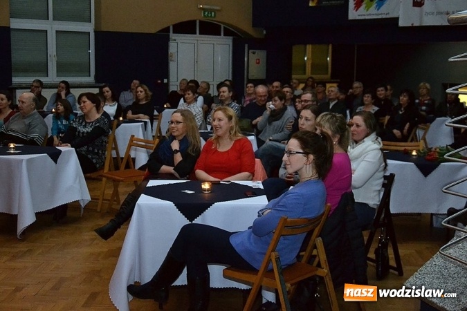 Zdjęcie w galerii na portalu naszwodzislaw.com: Młodzi artyści zmierzyli się z tw&oacute;rczością zespołu 