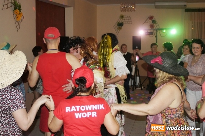 Zdjęcie w galerii na portalu naszwodzislaw.com: Gogołowskie KGW pożegnało karnawał podczas Babskiego Combra wiadomości z regionu