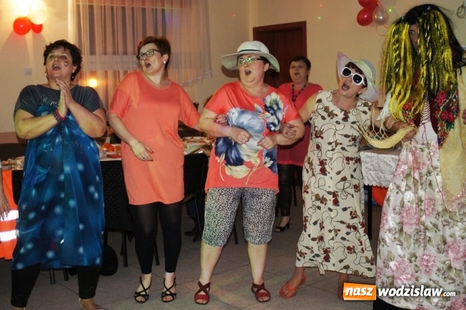 Zdjęcie w galerii na portalu naszwodzislaw.com: Gogołowskie KGW pożegnało karnawał podczas Babskiego Combra wiadomości z regionu